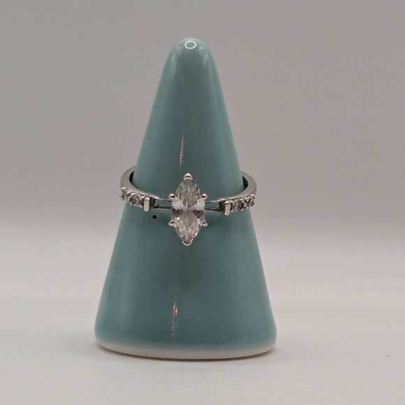Vintage silver and zirconia marquise ring - Picture 3 of 6